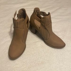 EUC women’s TOP Moda ankle boots, size 8.5